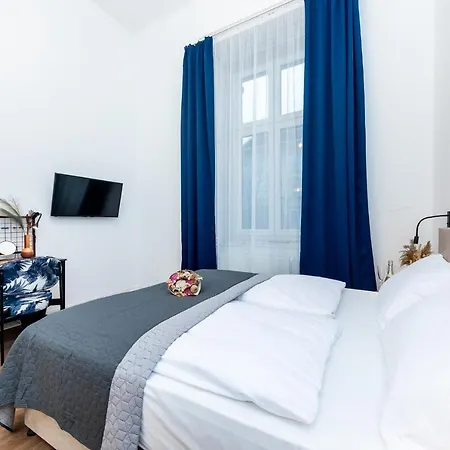 Hotel Adagio Downtown 3*