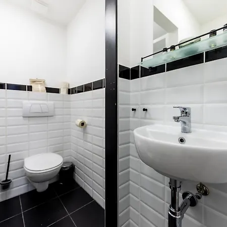 Hotel Adagio Downtown 3*