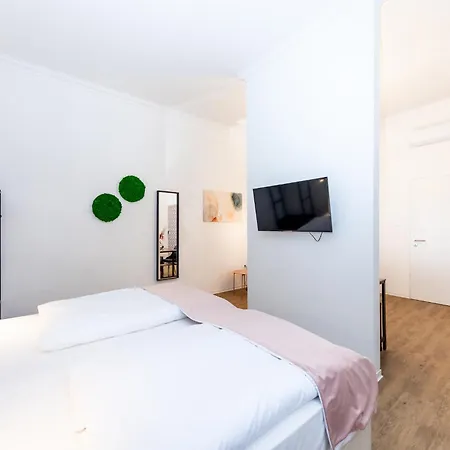 Adagio Downtown 3*