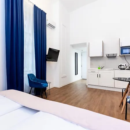 Adagio Downtown 3*