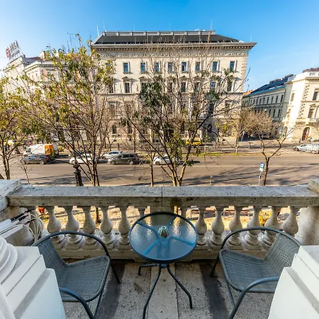 Adagio Downtown Hotel 3*