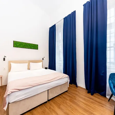 Adagio Downtown 3*