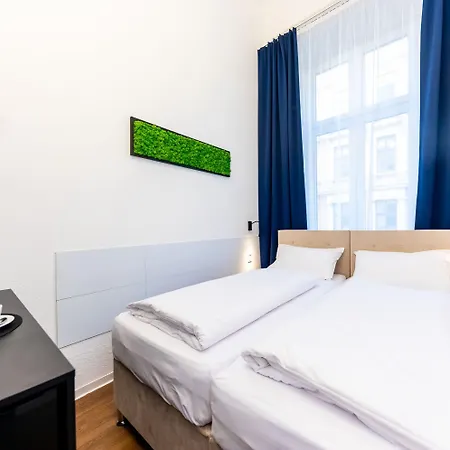 Hotel Adagio Downtown 3*