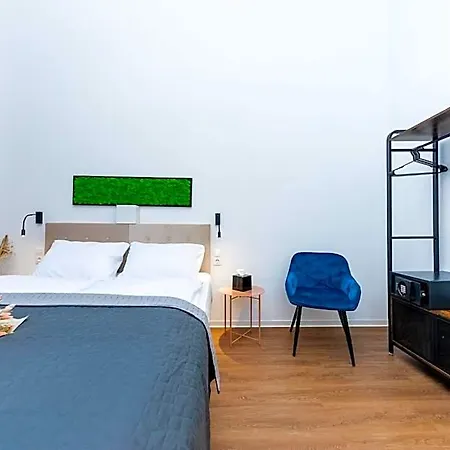 Adagio Downtown Hotel
