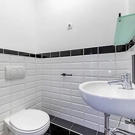 Hotel Adagio Downtown 3*