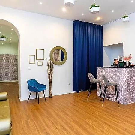 Hotel Adagio Downtown 3*