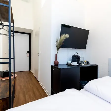Adagio Downtown Отель 3*